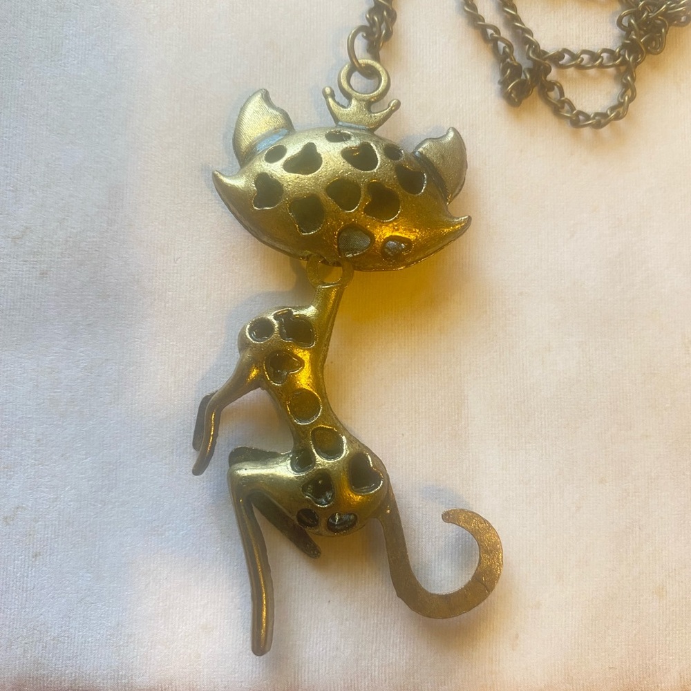 Brass color cat necklace with jeweled body - Picture 3 of 4